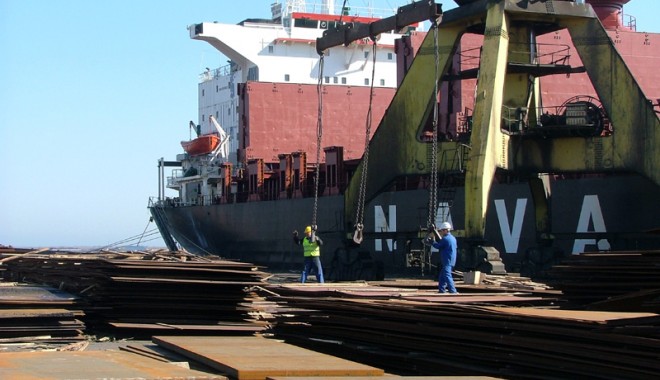 Porturile Constanța și Midia: 34 de nave sub operațiuni de încărcare - descărcare - port21335370852-1359359581.jpg