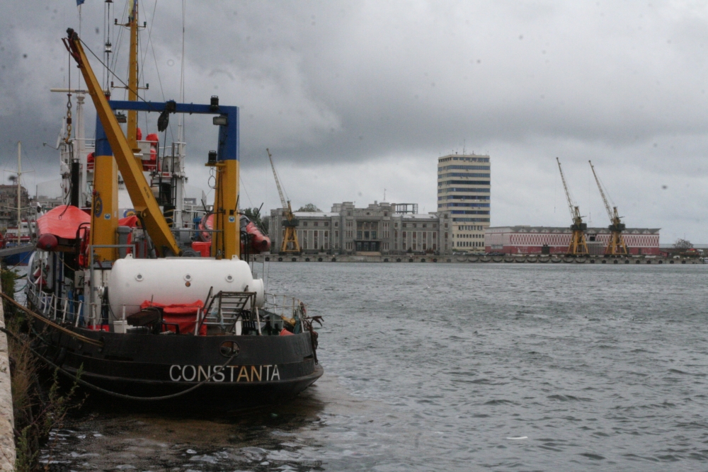 Navigația este suspendată în porturile Constanța și Midia - port3440-1354520683.jpg