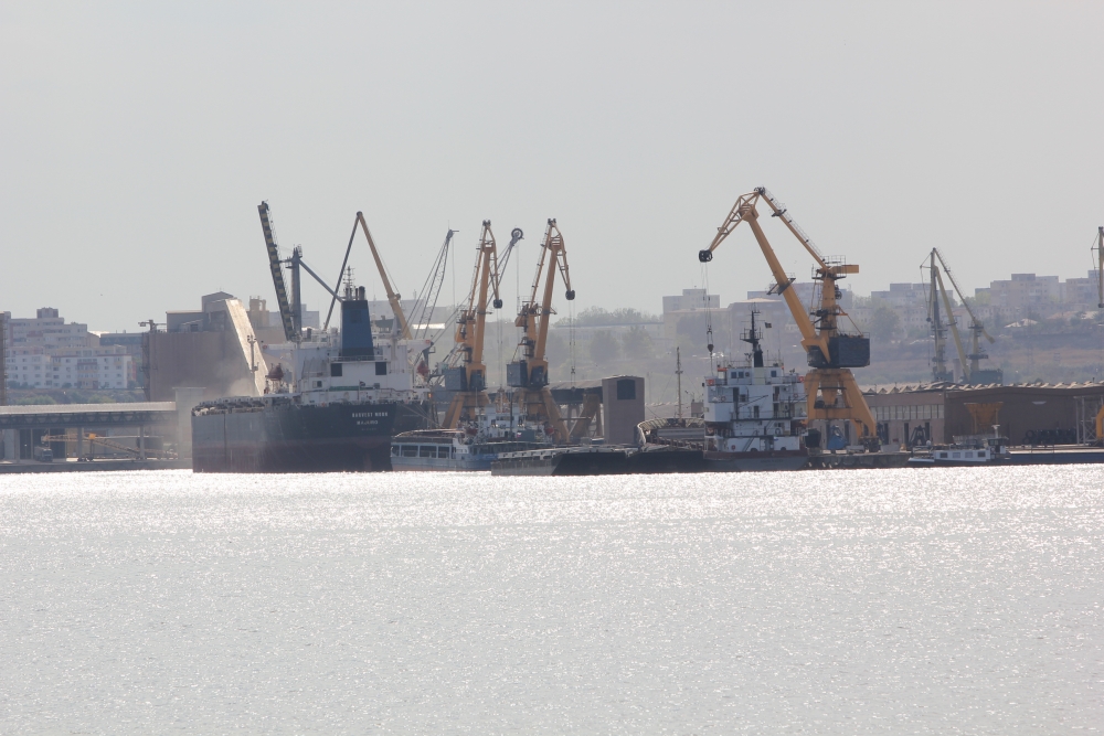 Porturile Constanța, Mangalia și Midia: 33 de nave sub operațiuni de încărcare - descărcare - portconstanta10-1383293917.jpg