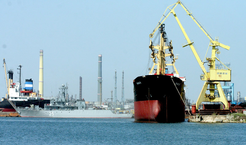 Activitățile în porturile din Constanța, suspendate din cauza ceții - portmidia113366651191360653597-1397637602.jpg