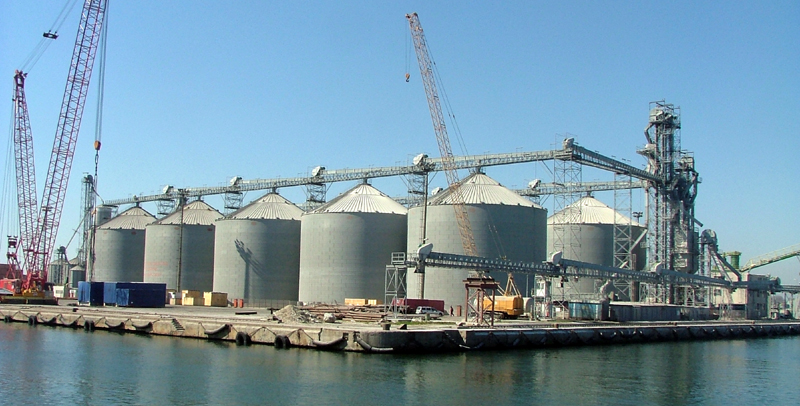 Agricultura, siderurgia și petrolul au tras înapoi portul Constanța - portsiloz-1310402489.jpg