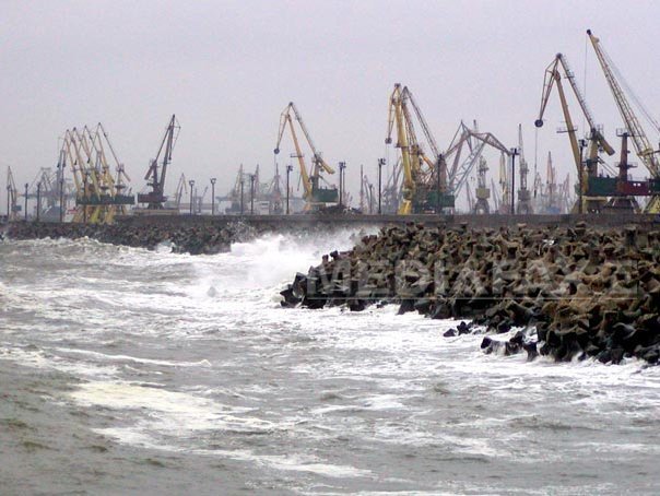 Vântul puternic a închis toate porturile de la Marea Neagră - portulconstantavant-1711374248.jpg