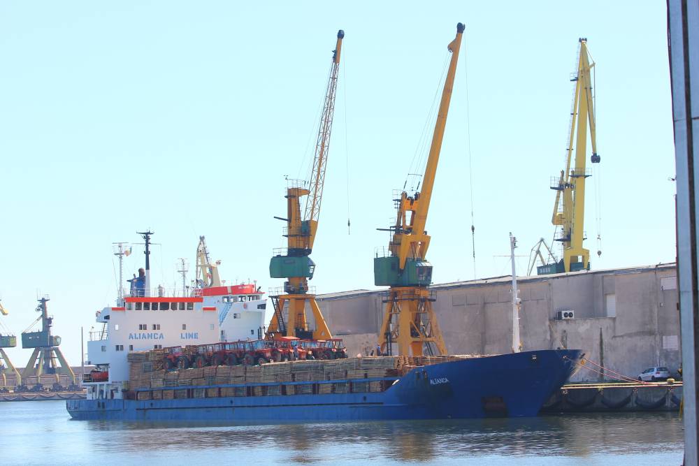 În porturile Constanța și Midia: 35 de nave sub operațiuni de încărcare - descărcare - portvapoarenaveambarcatiuni11-1420966983.jpg