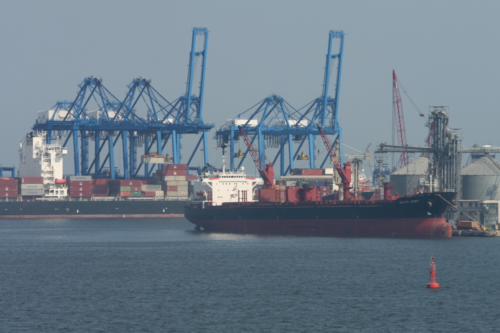 Porturile Constanța și Midia: 42 de nave sub operațiuni de încărcare - descărcare - portvapor3-1373009500.jpg