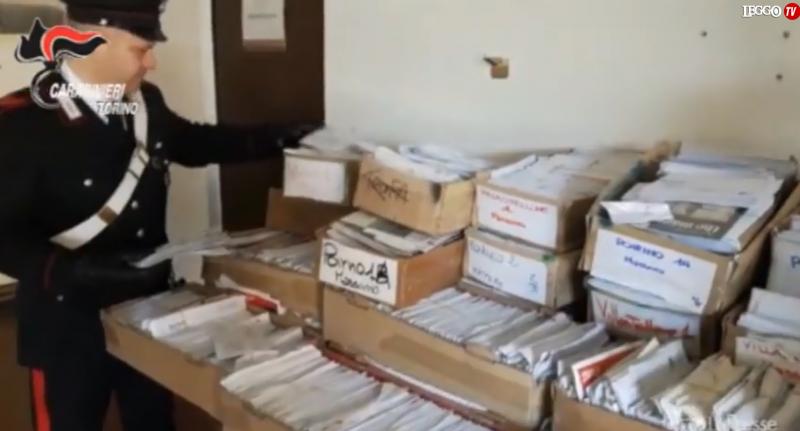 Un poștaș supărat din cauza salariului nu a mai livrat 400 de kg de scrisori - postas-1523088145.jpg