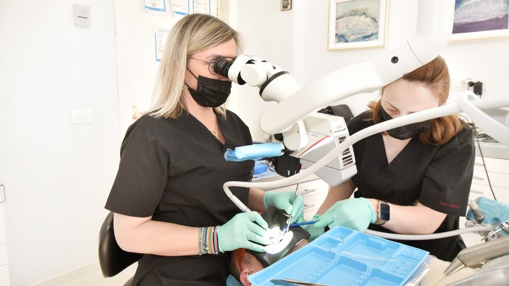 Mituri și realități în tratamentul endodontic, cu Dr. Alice Dușu, Superdent 92 - poza-dentist-1683725991.jpg