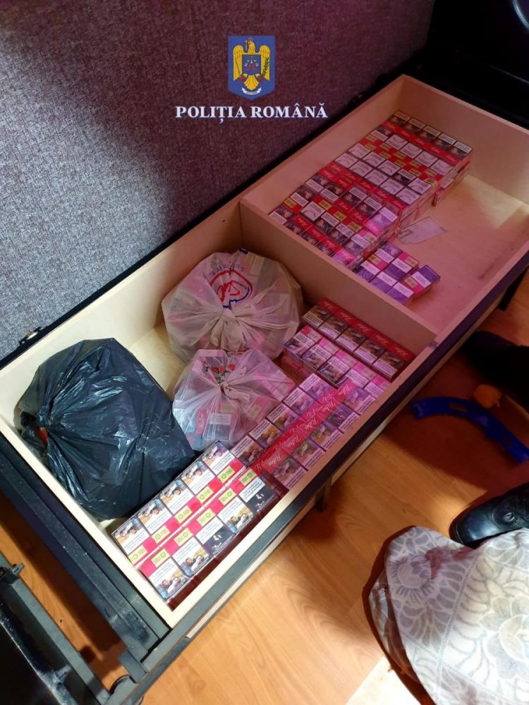 Două persoane reţinute şi 35.000 de pachete de ţigări confiscate în urma a 20 de percheziţii - predapol229102022-1667061106.jpg