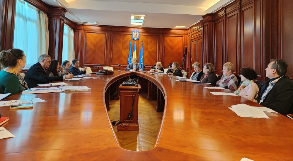 Prefectul Silviu Coșa s-a întâlnit cu reprezentanții instituțiilor deconcentrate - prefect-1670601725.jpg