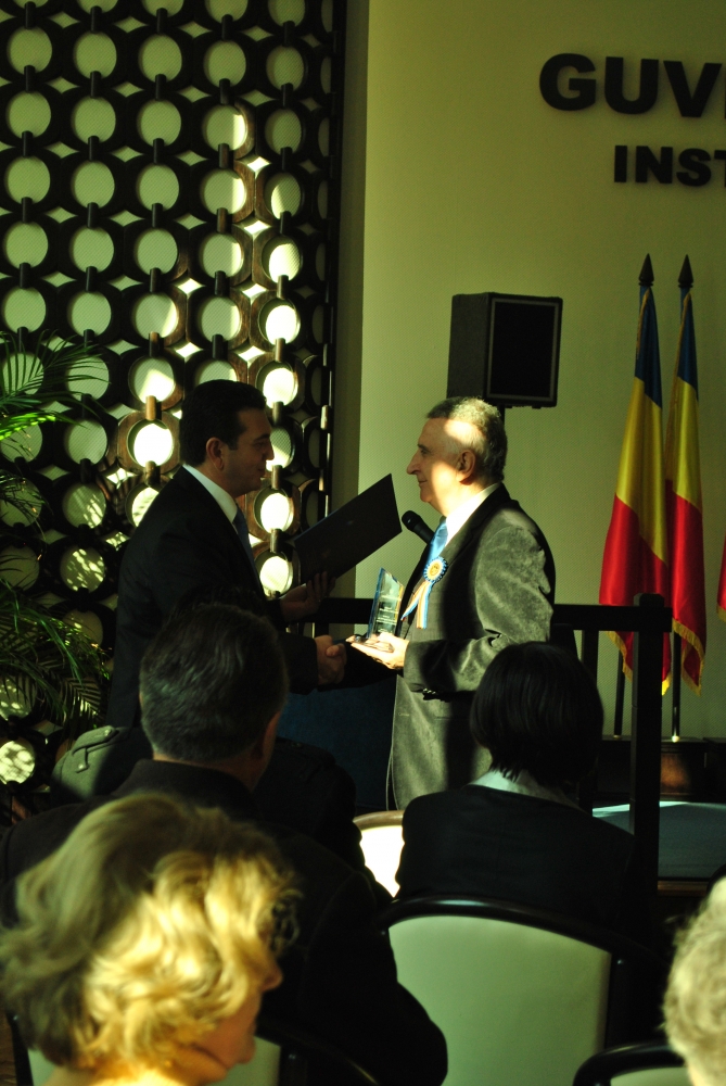 Cine a primit astăzi premiul Remus Opreanu din partea Prefecturii Constanța - prefectura1decembrie-1322740330.jpg