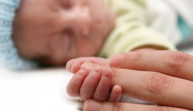Bugetul alocat îngrijirii nou-născuților prematuri, redus la jumătate - prematr1323288604-1398252047.jpg