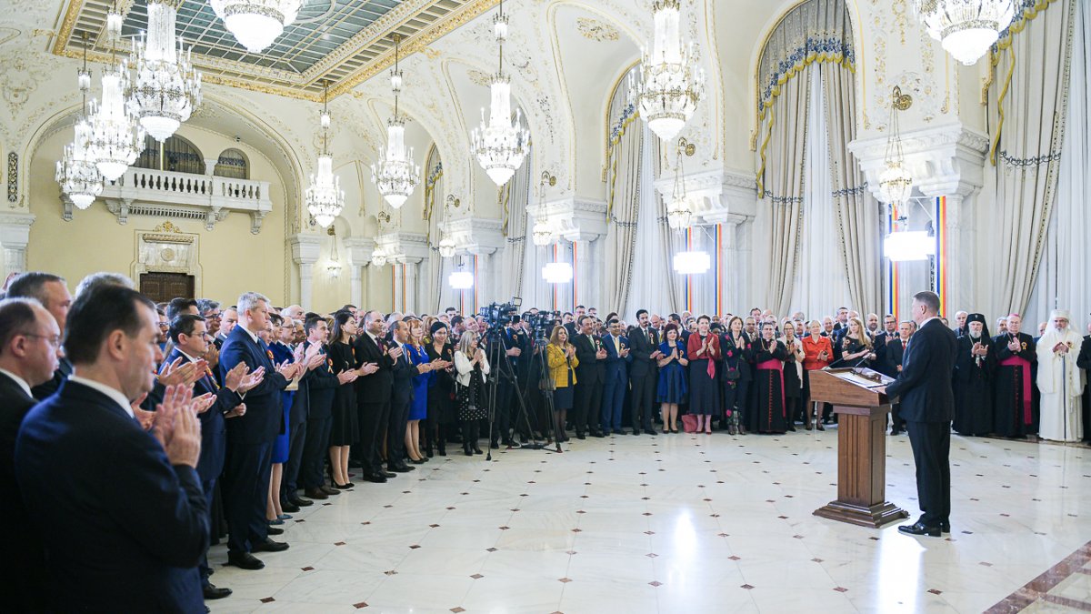 Președintele Iohannis nu invită USR și AUR la recepția de 1 Decembrie - premieralacotroceniadriannastase-1701103555.jpg