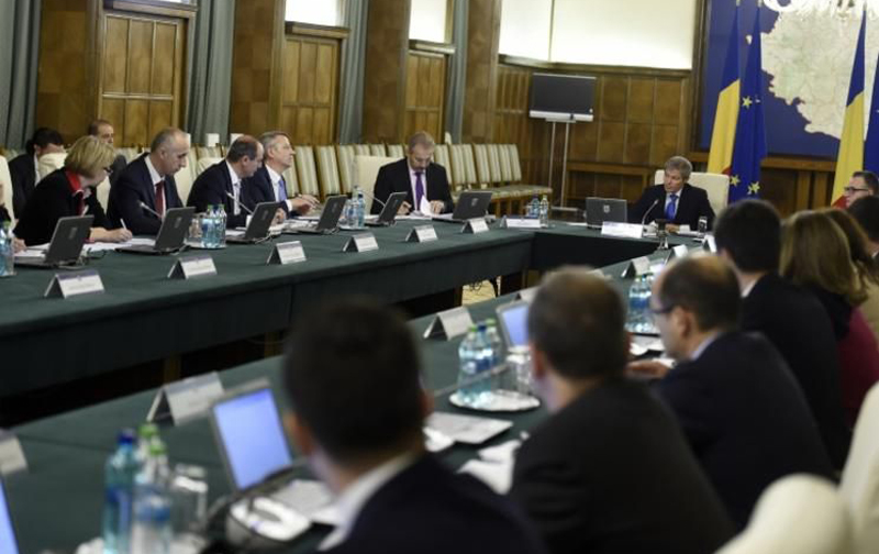 Premierul Cioloș, analiză asupra miniștrilor. Când se face publică evaluarea - premierulciolos-1462382847.jpg