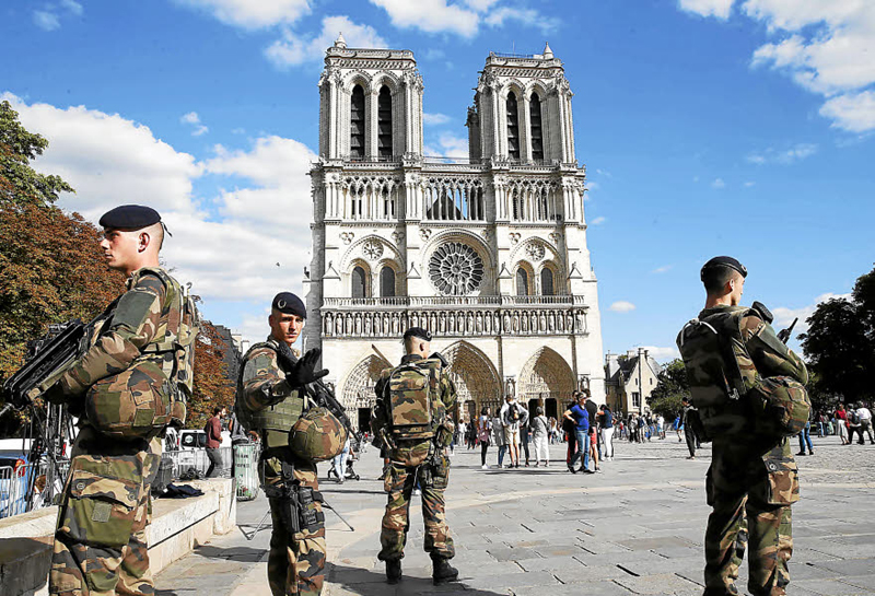 Președintele Macron crește mobilizarea militarilor  în cadrul operațiunii Sentinelle - presedintele-1544710955.jpg
