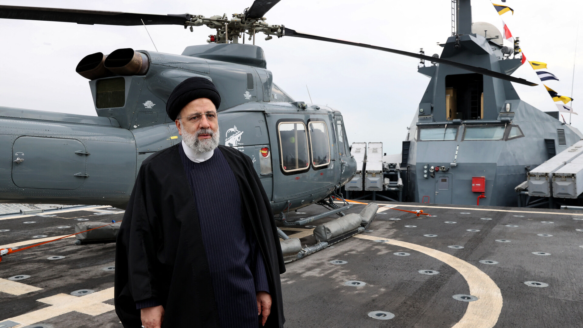 Elicopterul care îl transporta pe președintele Iranului, Ebrahim Raisi, a „aterizat forțat”. Soarta liderului este incertă - presedintele-iranului-disparut-e-1716134571.jpg