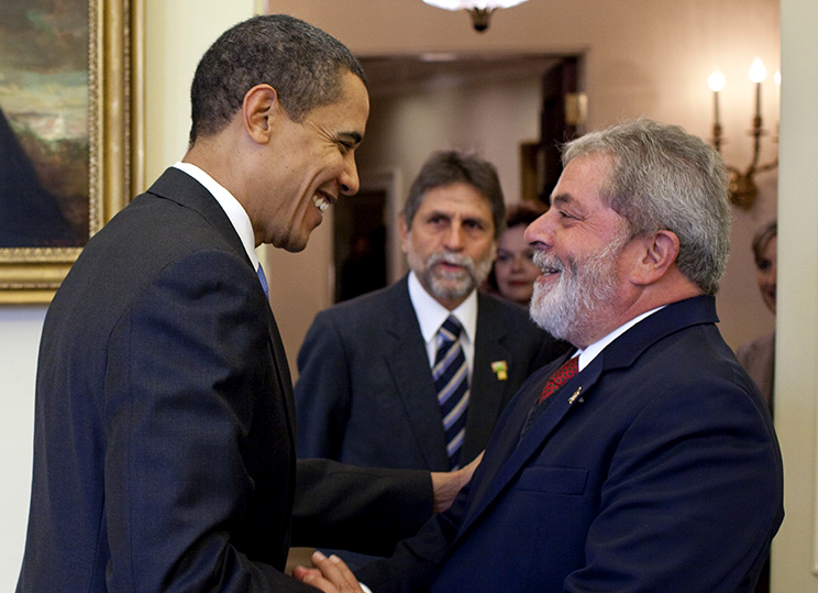 12 ANI DE ÎNCHISOARE! Fostul președinte brazilian s-a predat - presidentbarackobamameetswithpre-1523169015.jpg