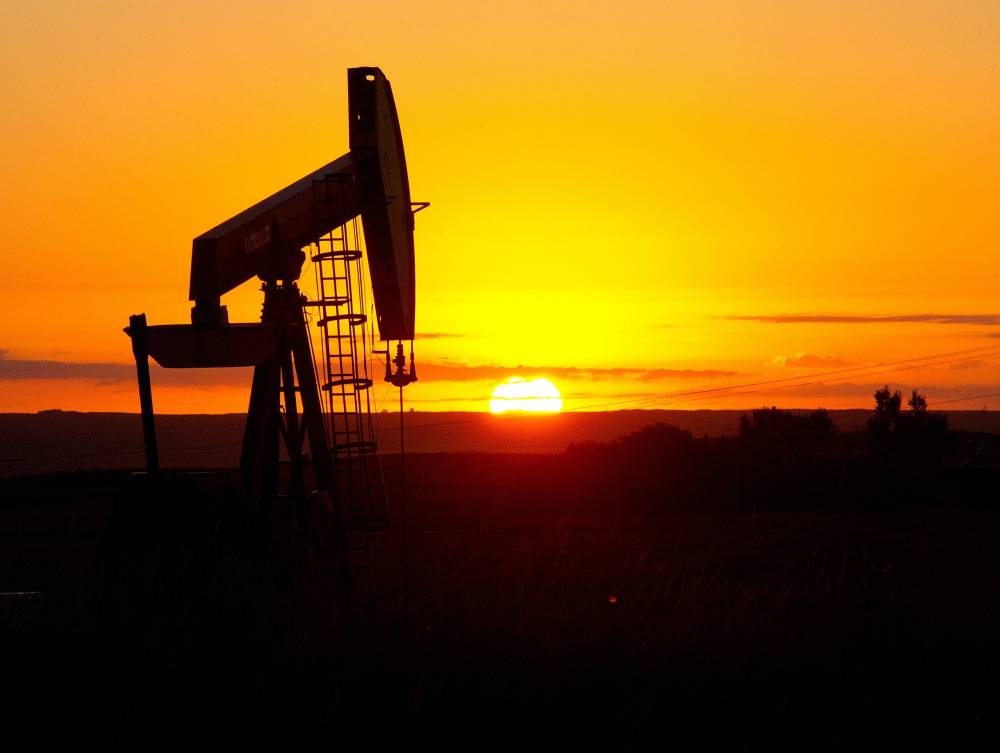 Prețul barilului de petrol a urcat la 57,46 dolari - pret-1428416401.jpg