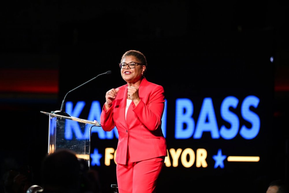 Karen Bass, prima femeie primar al oraşului Los Angeles - primarfemeie-1668701559.jpg