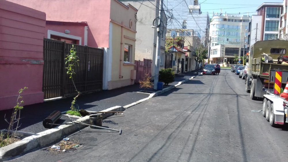 Primăria Constanța a reluat lucrările de asfaltare - primariaconstanta-1556909086.jpg