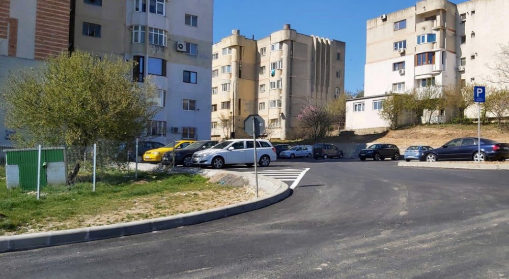 Primăria Constanța a amenajat noi locuri de parcare pe strada Prelungirea Ion Rațiu - primariaconstanta-1586544010.jpg