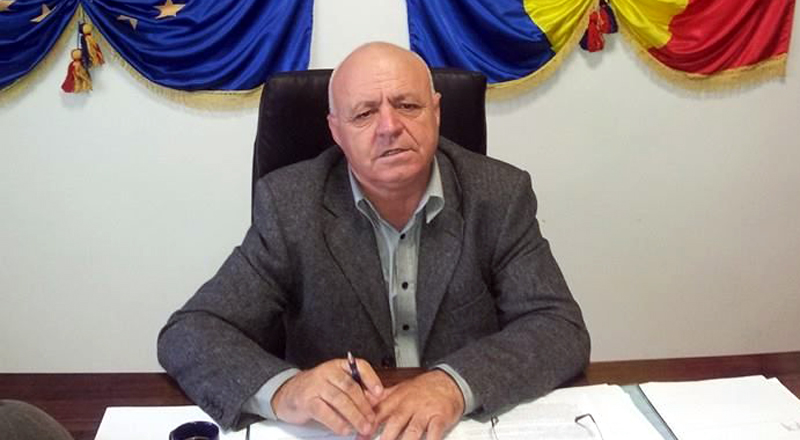 Primarul din Mihai Viteazu, amenințat cu cuțitul la gât de un cioban: 