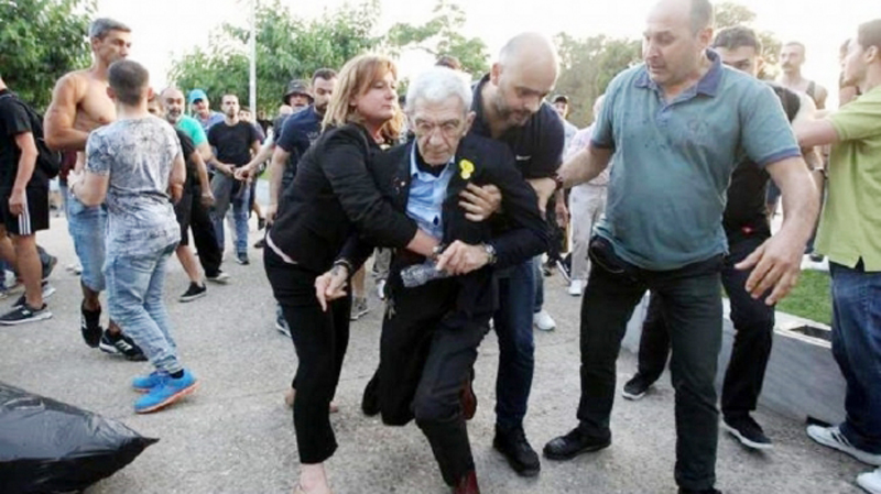 Grecia: Primarul orașului Salonic, agresat de un grup de naționaliști - primaruldinsalonic-1526907607.jpg