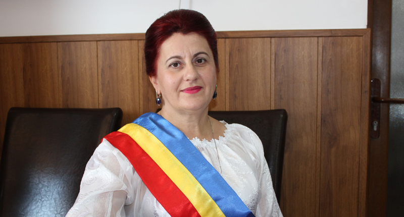 Primarul din Saraiu, Dorinela Irimia,  a prezentat bilanțul primilor doi ani de mandat - primaruldinsaraiudorinelairimias-1419865709.jpg