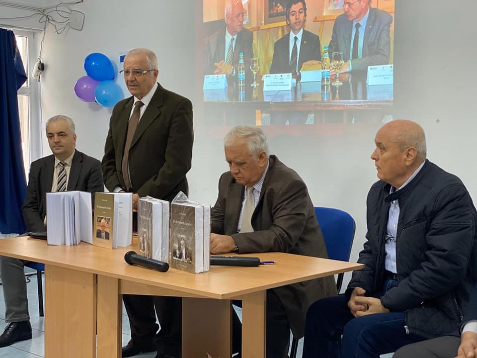 Profesorul Tasin Gemil și-a lansat cartea 