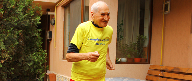 La 91 de ani, profesorul Traian Petcu a alergat  la Festivalul Văii Gurghiului - profesorultraianpetcu-1441732862.jpg