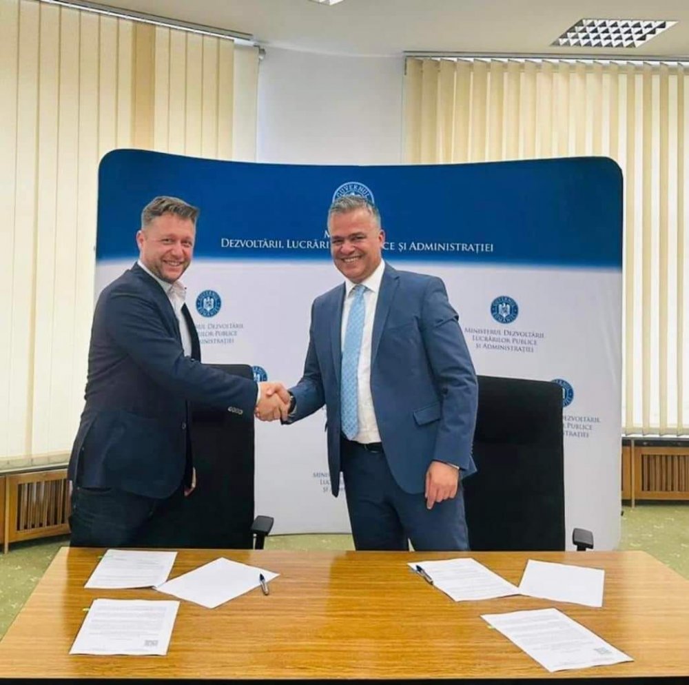 Primarul Robert Șerban a semnat două contracte pentru reabilitarea drumurilor din Eforie - proiect-eforie-1690912697.jpg