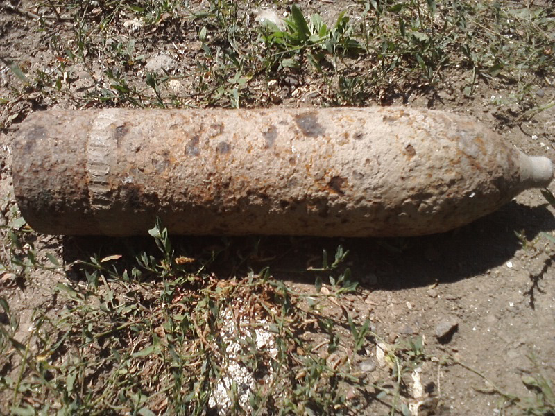Proiectil exploziv găsit la marginea unui islaz - proiectilexploziv-1426611456.jpg