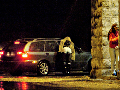O minoră a fost forțată de propria soră să se prostitueze în Italia! - prostitutienorvegia-1351930909.jpg