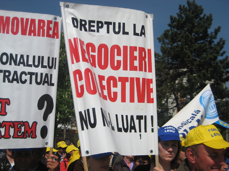 Bugetarii îi dau ultimatum Guvernului Ponta - protest-1366814389.jpg