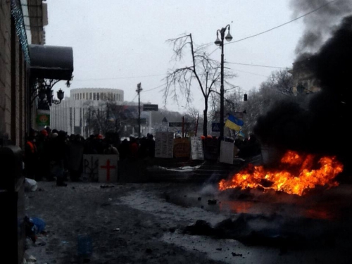 PROTESTE UCRAINA. Revolta explodează la KIEV: Doi oameni uciși - protest-1390409851.jpg