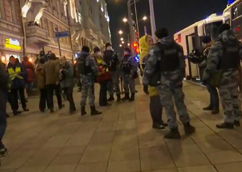 Val de proteste anti-Putin în Rusia. Sute de oameni au fost arestaţi - protest-1645724926.jpg