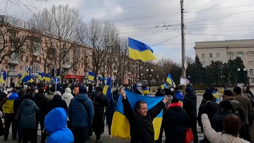 Ucrainenii sunt în stradă și protestează împotriva rușilor la Herson - protest-1647182744.jpg