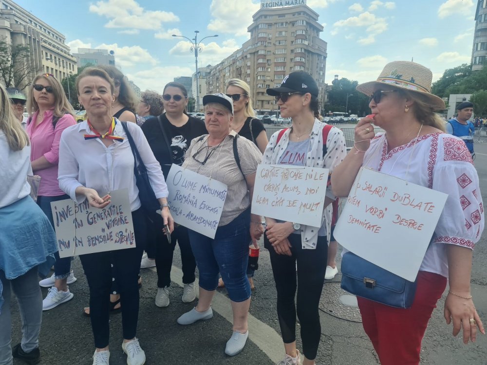 Mii de profesori au pornit la pas către Cotroceni. Asociația Elevilor din Constanța s-a alăturat protestului - protest-1685441315.jpg