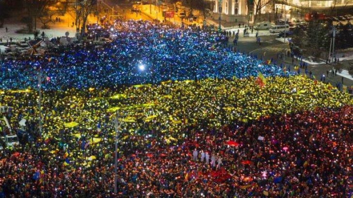 Proteste de Ziua României! "La mulți ani în UE, România! E timpul să scapi de hoți