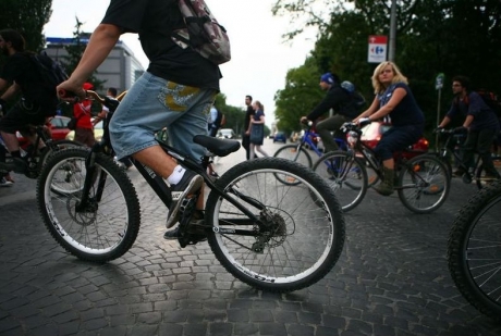 5.000 de bicicliști cer demisia lui Sorin Oprescu - protestbiciclisti37290500-1379776007.jpg