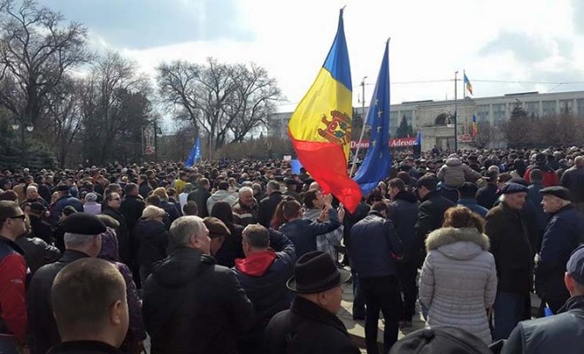 Trei mitinguri în Chișinău, înainte de alegerile locale - protestchisinau1660x400-1433765168.jpg
