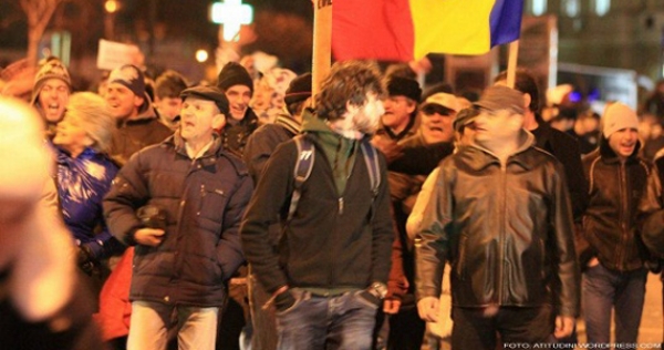 Liberalii spun că au strâns 23.000 de oameni la protestele de la București - proteste-1327051376.jpg