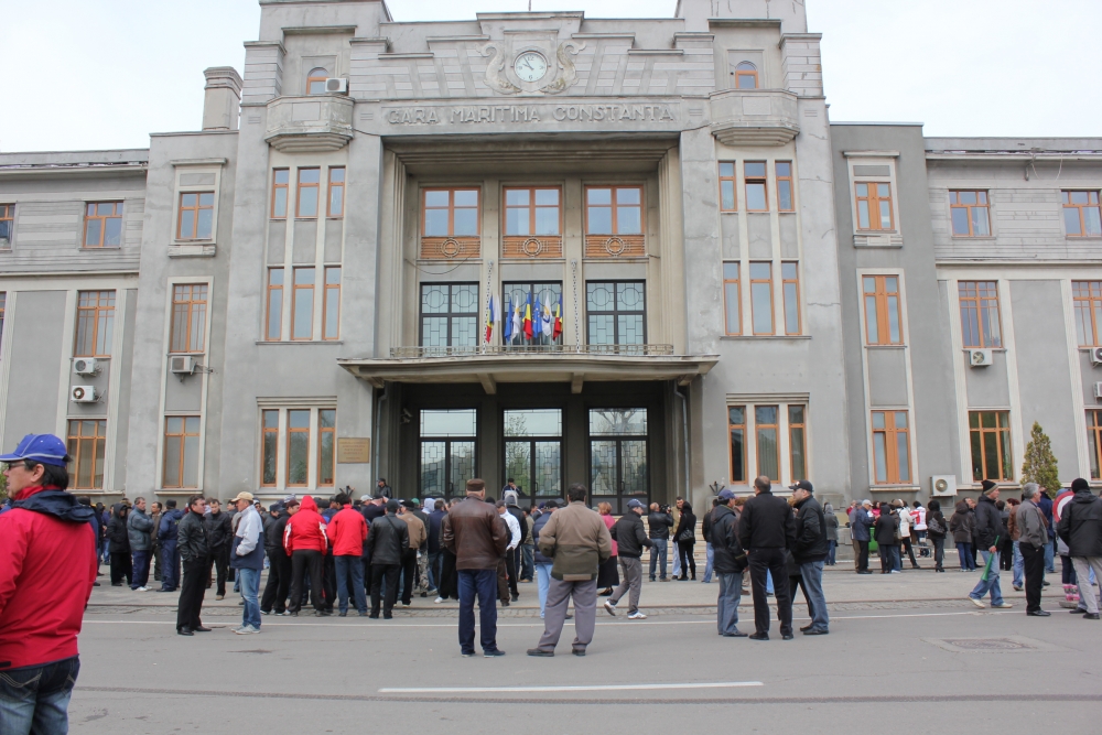 Echipa corpului de control al ministrului transporturilor a ajuns în portul Constanța - protesteapc65-1335183032.jpg