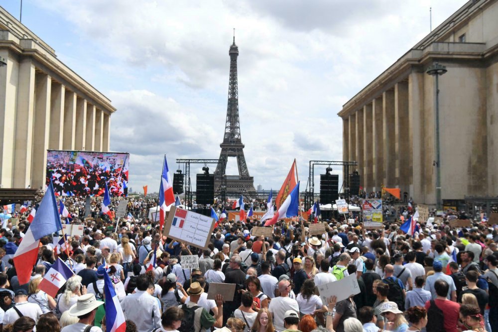 Proteste masive în Franţa împotriva vaccinării şi a permisului sanitar - protestefranta-1628434148.jpg