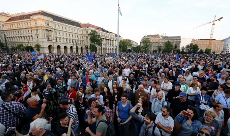 Proteste în Ungaria: Mii de persoane au ieșit în stradă la Budapesta - protesteinungaria-1523793881.jpg