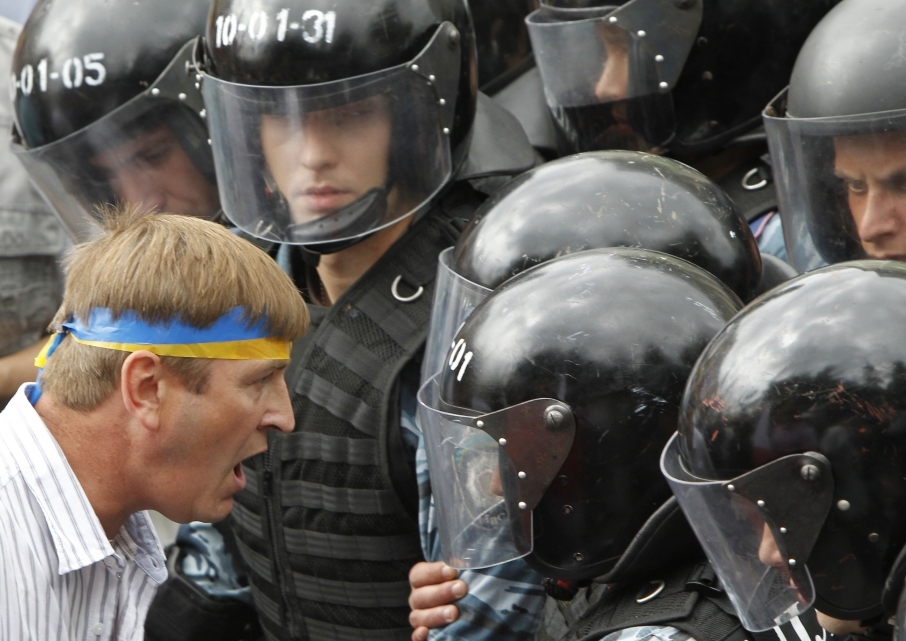 Ucraina / Protestatarii au preluat controlul asupra administrației prezidențiale. Ianukovici a fugit - protesteucraina-1393070813.jpg