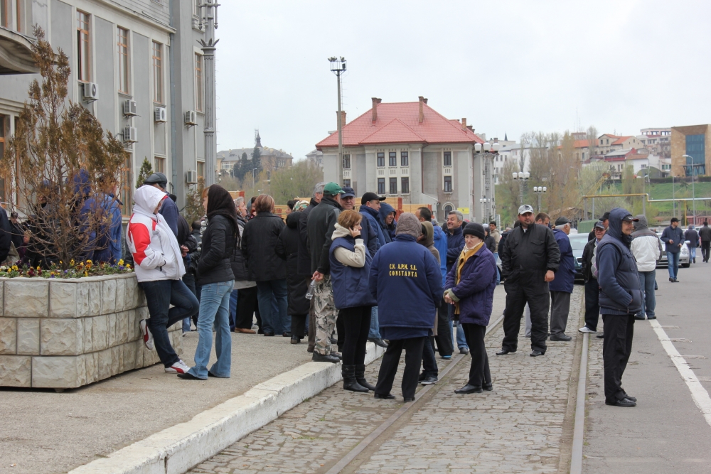 Ministerul Transporturilor a anunțat soluționarea revendicărilor sindicale din portul Constanța - protestport6-1334930023.jpg