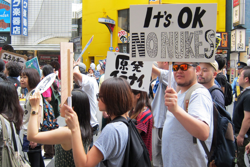 Mii de persoane au protestat la Tokyo împotriva energiei nucleare - protesttokyo-1316452231.jpg