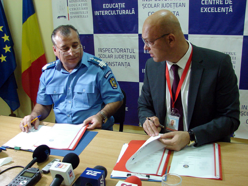 Răducu Popescu îi amenință pe directorii de școli  cu măsuri drastice - protocolisj-1350407029.jpg
