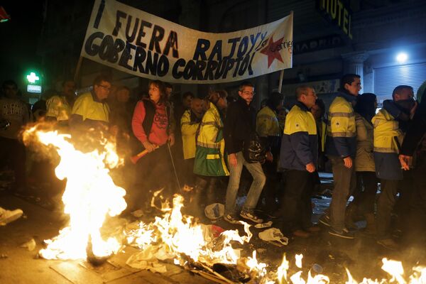 Protest al gunoierilor din Madrid contra disponibilizărilor - protstmadrid-1383688821.jpg