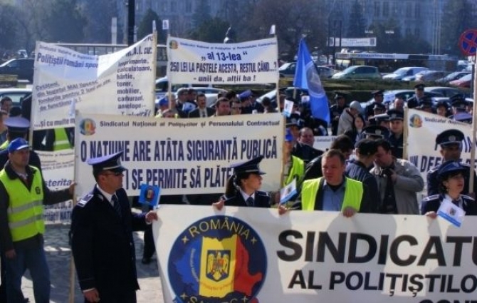 Poliţiştii protestează luni la Ministerul Finanţelor - protstpolitisti94508000-1702228592.jpg