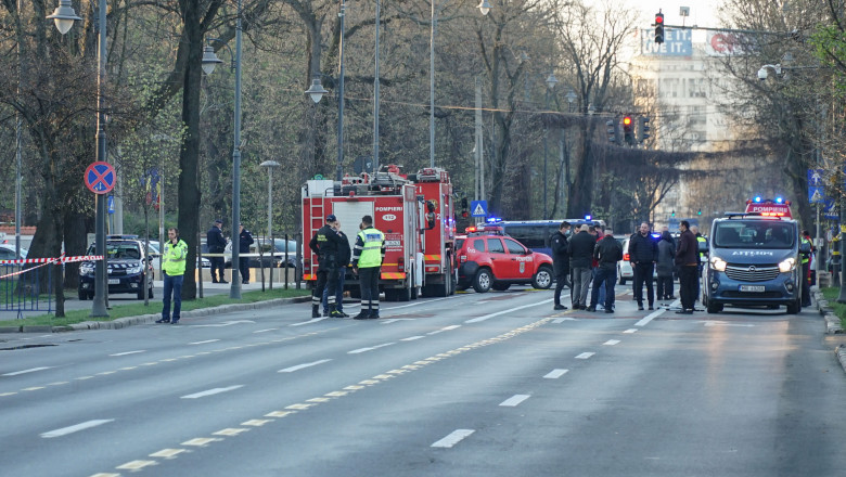 O mașină s-a izbit în gardul Ambasadei Rusiei din București. Şoferul a murit! Primise condamnare că şi-a violat fiica şi pe prietena ei - ptc4mczoptq0mczoyxnopwfmm2rhmzdh-1649227492.jpg